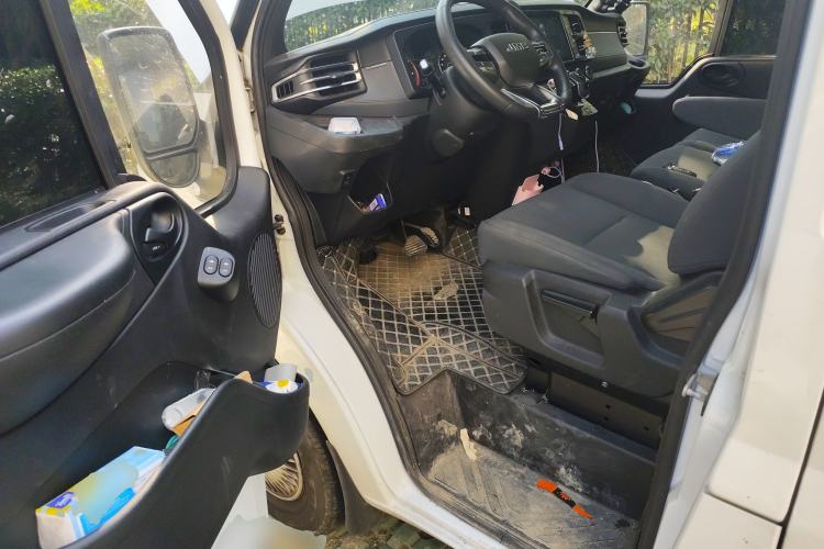 Used JMC Fushun 2023 2.0T Automatic Short-Wheelbase Mid-Height Commercial Multi-Purpose Passenger Vehicle 5 Seats