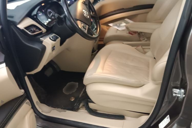 Used Buick GL8 2023 Facelifted Land Cruiser Executive Luxury Version
