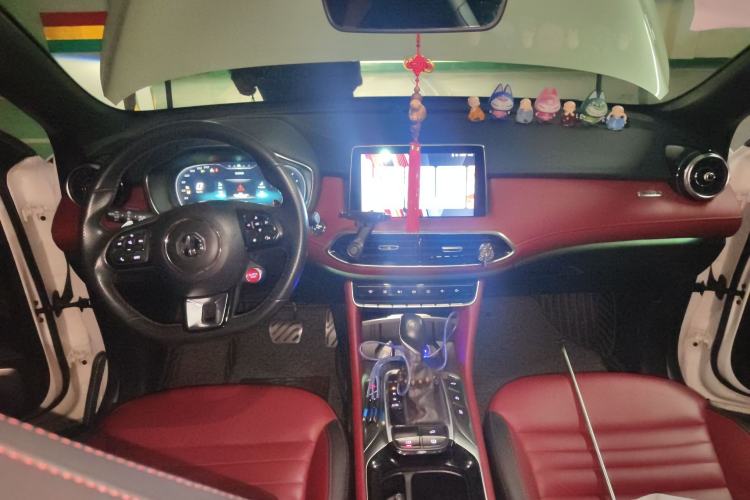 Used MG HS 2018 30T Automatic All-Wheel Drive Trophy Hormone-Infused Version China V Standard Center Console