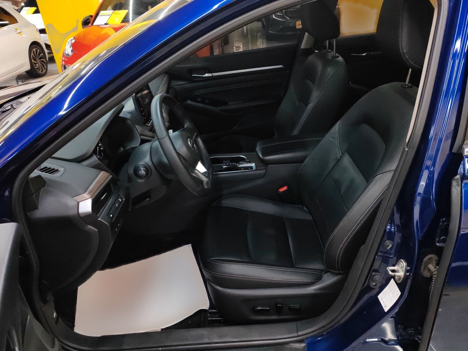 Переднее сиденье в автомобиле