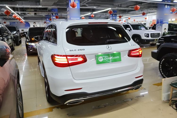 Used Mercedes-Benz GLC 2018 Facelift GLC 260 4MATIC Luxury Edition
