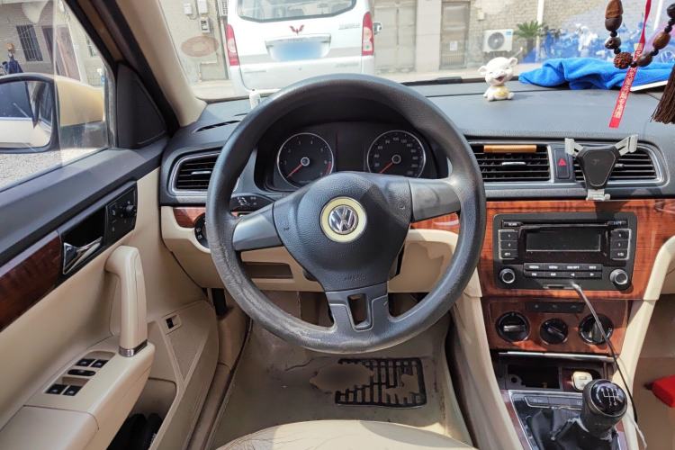 Used Volkswagen Lavida 2013 1.6L Manual Comfort Edition