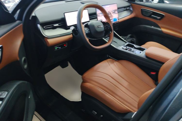 Used Chery Tiggo 8 2026 Model, 5th Generation Tiger Model, Kunpeng 1.6T Automatic Flagship Version Driver Seat