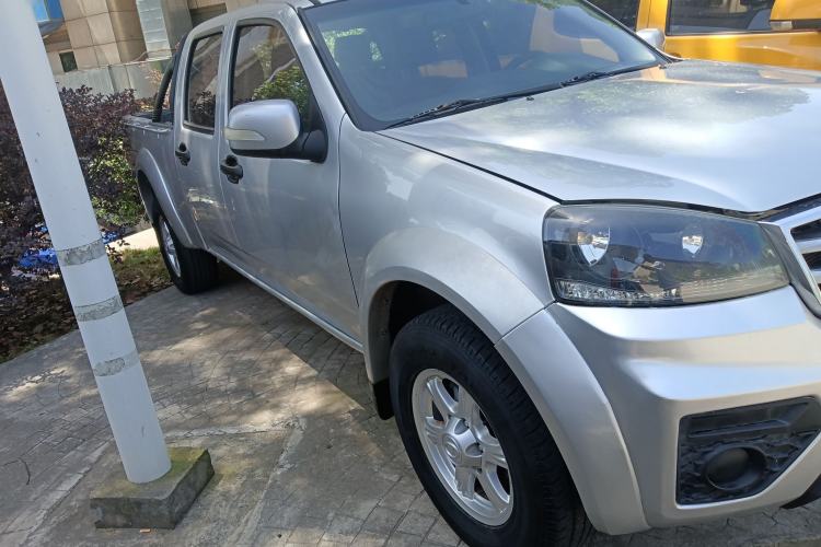 Used Great Wall Wingle 5 2017 2.4L European Version Gasoline Two-Wheel Drive Entry-Level Big Double Cab 4G69S4N Front Right 45 Deg