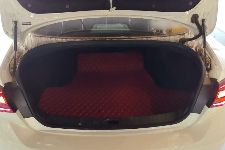 Used Infiniti Q50L 2018 2.0T Enjoyment Version China V Standard Trunk