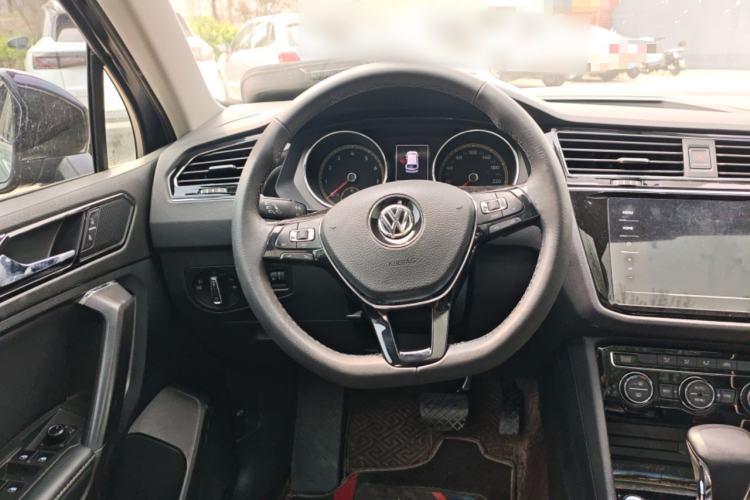 Used Volkswagen Tiguan L 2020 330TSI Automatic Two-Wheel Drive Panoramic Comfort Edition China VI Standard Steering Wheel