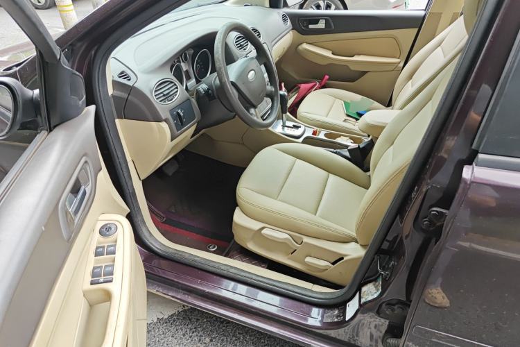 Used Ford Focus 2011 Sedan 1.8L Automatic Fashion Edition Driver Seat