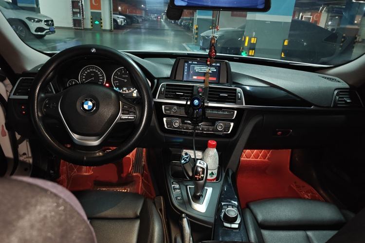 Used BMW 3 Series GT 2018 320i Sport Edition Center Console