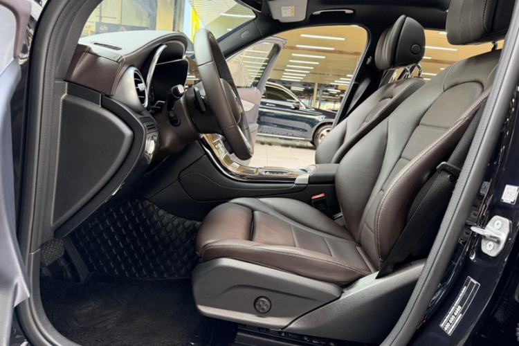 Used Mercedes-Benz GLC 2022 Second Facelift GLC 260 L 4MATIC Dynamic Edition Interior 2