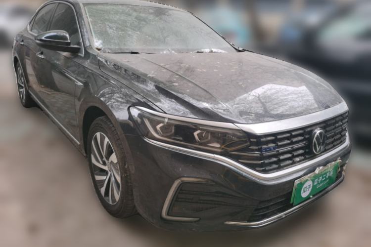 Used Volkswagen Passat New Energy 2022 430 PHEV Hybrid Luxury Edition Front Right 45 Deg