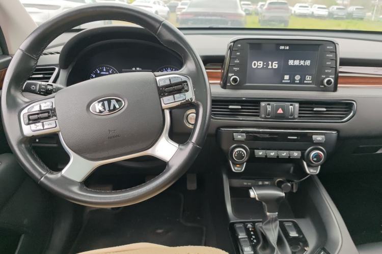 Used Kia KX7 2017 2.4L Automatic 2WD GLS 5-Seater Center Console