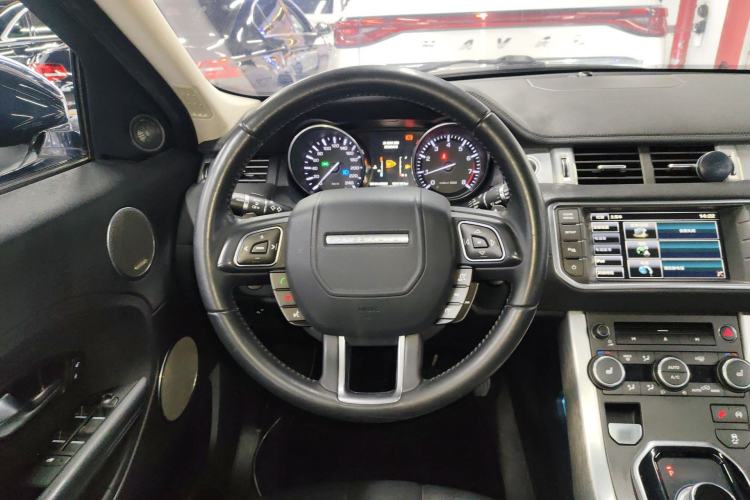 Used Land Rover Range Evoque 2015 2.0T Five-Door Zhiyao Edition Steering Wheel