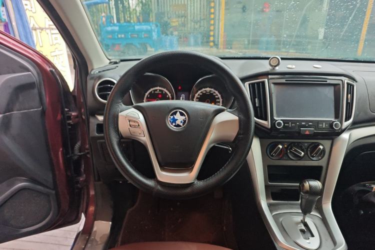 Used Venucia T70 2015 2.0L CVT Smart Choice Edition
