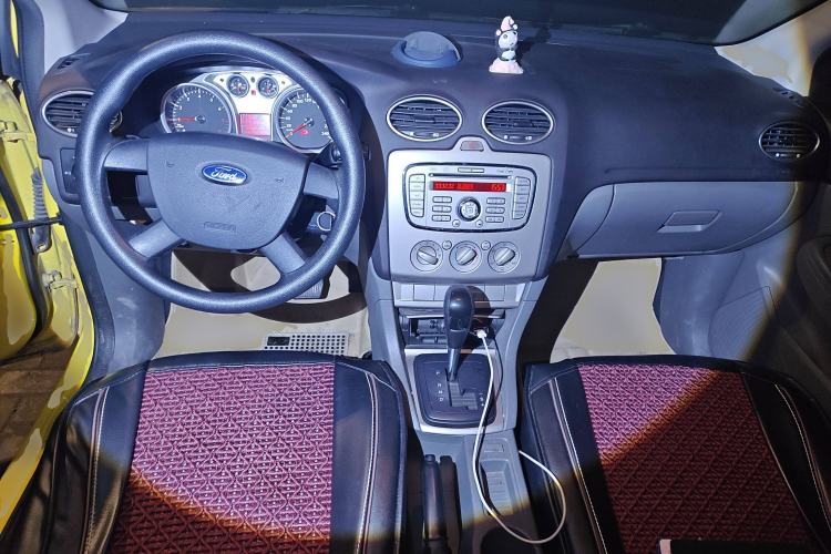 Used Ford Focus 2013 Hatchback Classic 1.8L Automatic Base Model Center Console