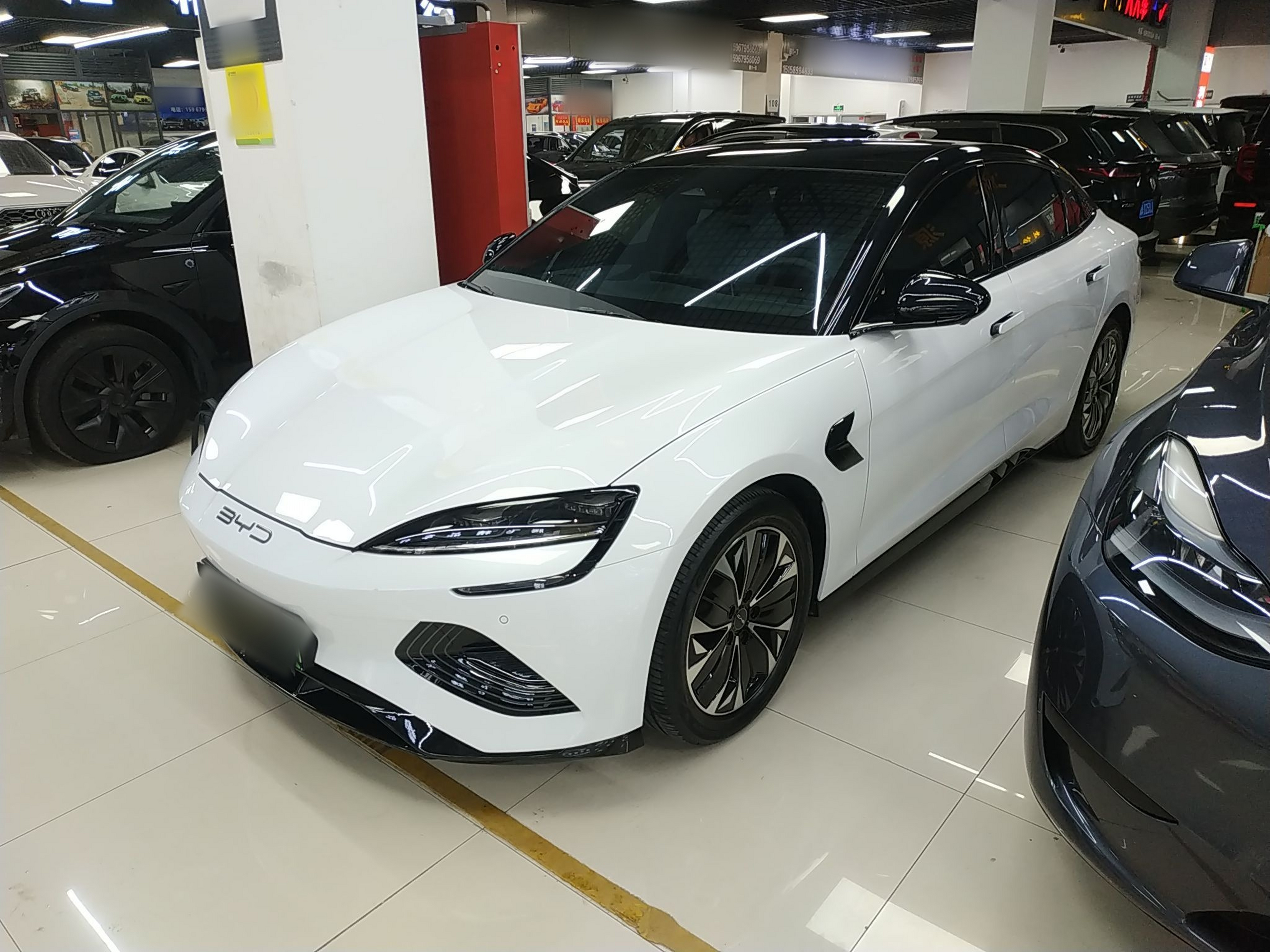 Под передней частью автомобиля