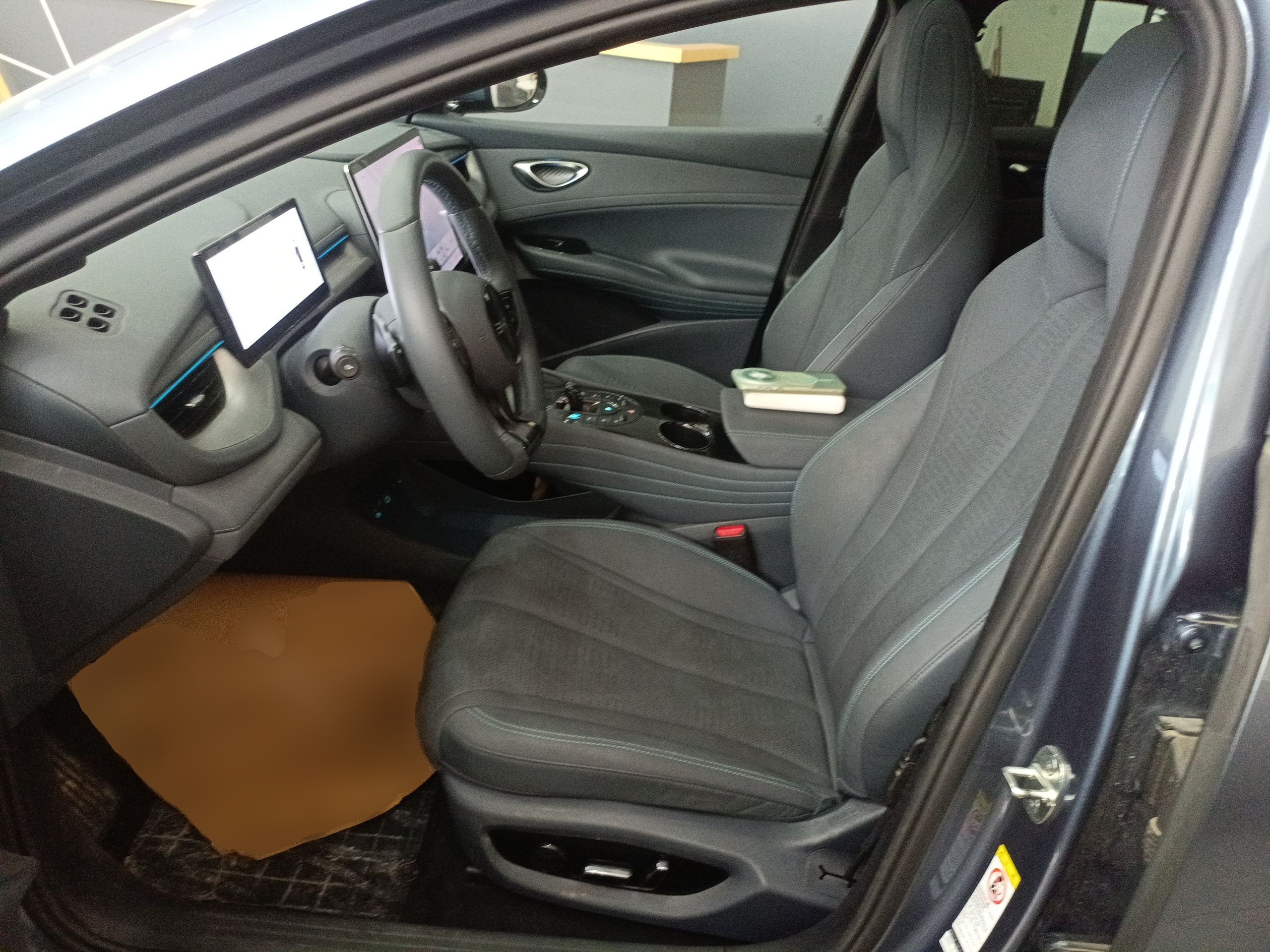 Переднее сиденье в автомобиле