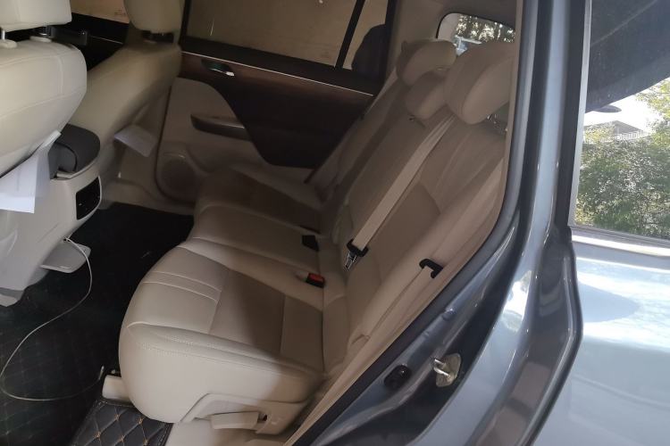 Used GAC Trumpchi GS8 2017 320T Two-Wheel Drive Prestige Version (7 Seats) Interior 4