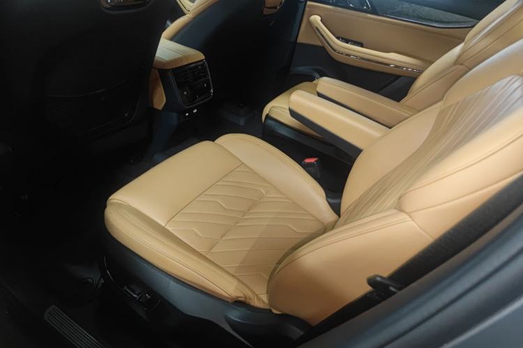 Used Lynk & Co 09 2021 2.0T Halo Six-Seater