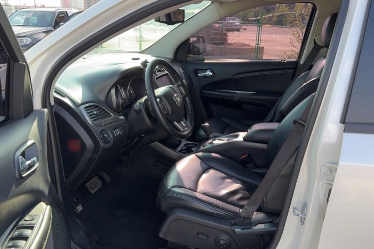 Used Dodge Journey 2015 2.0TD Four-Wheel Drive Luxury Edition Interior 5
