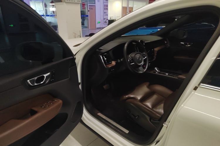 Used Volvo XC60 New Energy 2024 T8 Plug-in Hybrid Long-Range All-Wheel Drive Smart Luxury Edition