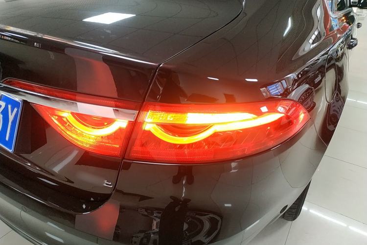 Used Jaguar XFL 2019 XFL 2.0T 200PS Two-Wheel-Drive Luxury Edition Right Rear Taillight