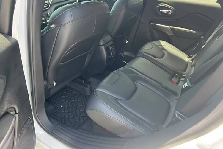 Used Jeep Cherokee 2019 2.0T Four-Wheel Drive All-Round Version China VI