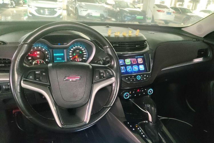 Used Chevrolet Malibu 2017 1.5T Automatic Luxury Edition Center Console