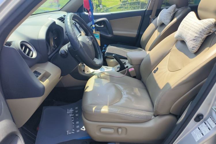 Used Toyota RAV4 2012 Luxurious 2.4L Automatic 4x4 with Stylish Features