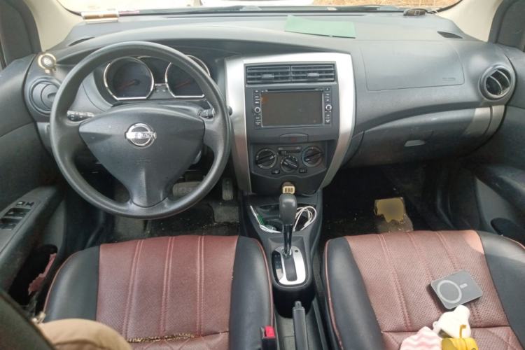 Used Nissan Livina 2015 1.6XE CVT Comfort Edition Center Console