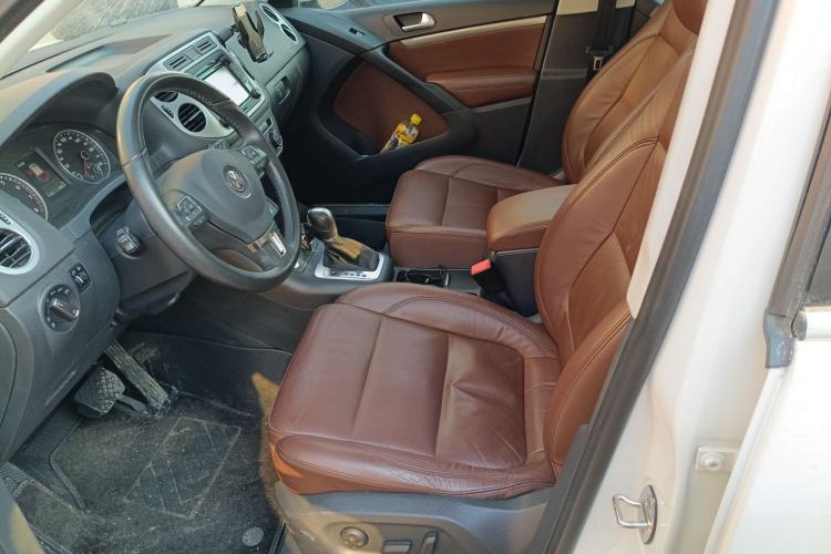 Used Volkswagen Tiguan 2015 1.8TSI Automatic All-Wheel-Drive Luxury Model Left Front Seat