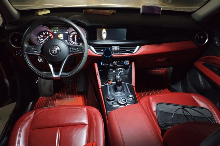 Used Alfa Romeo Stelvio 2017 2.0T 200HP Luxury Edition Center Console