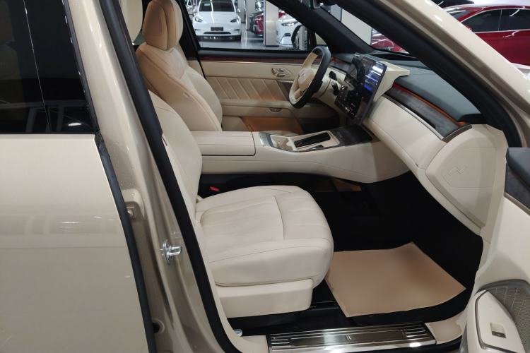 Used ONVO Luxeed L90 2025 Model—Max Six-Seater Version
