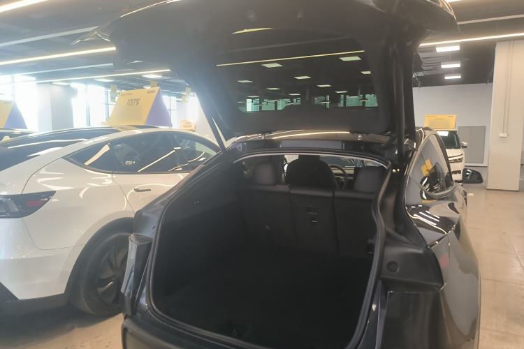 Used Tesla Model Y 2025 Rear-Wheel-Drive Version