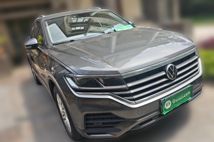 Used Volkswagen Touareg 2021 2.0 TSI Flagship Special Edition Front Right 45 Deg