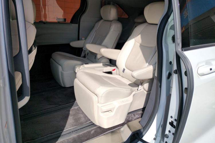 Used Toyota SIENNA 2024 2.5L Hybrid Comfort Edition Left Rear Seat