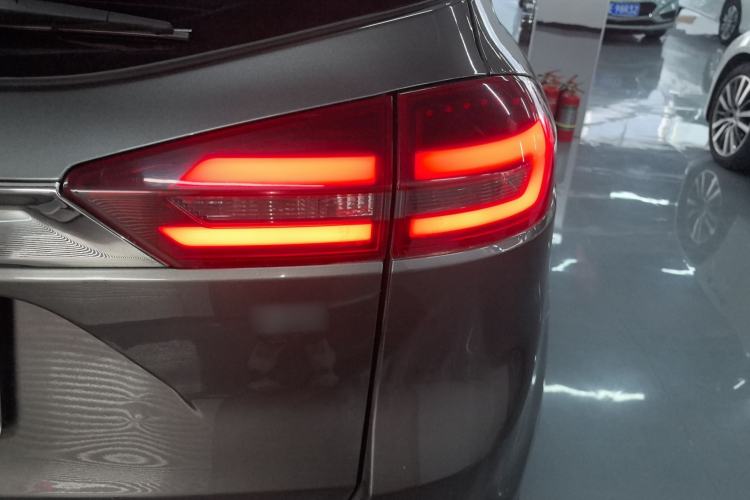 Used Geely Auto Emgrand X7 Sport 2018 1.8TD Automatic Two-Wheel Drive Smart Connect 4G Internet Edition