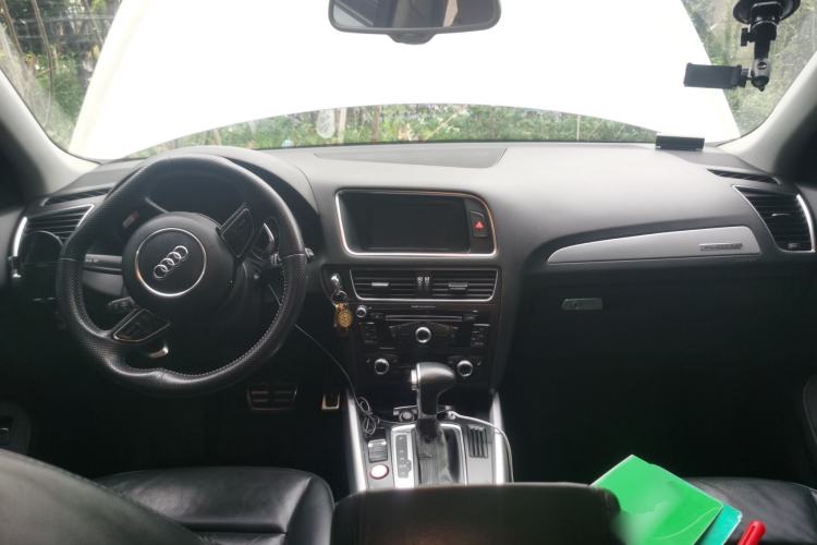 Used Audi Q5 2013 40 TFSI Technology Edition Center Console