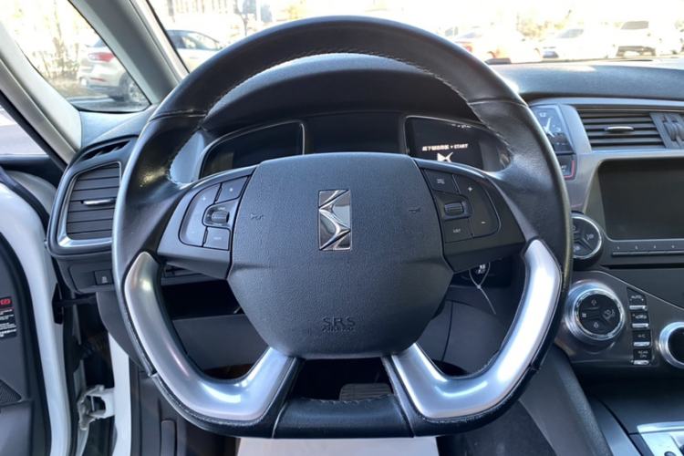 Used DS 5 2015 1.6T Luxury Edition THP160