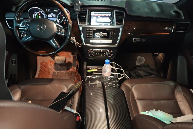 Used Mercedes-Benz M-Class 2014 ML 400 4MATIC Luxury Model Center Console