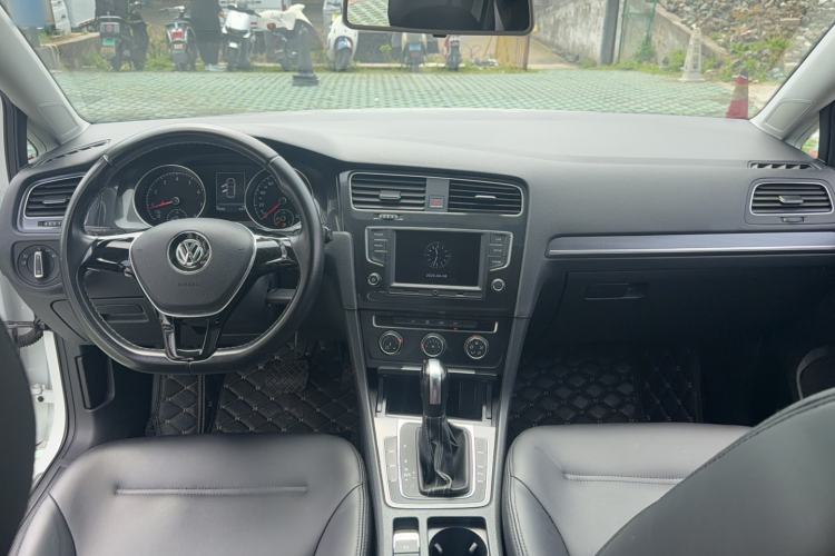 Used Volkswagen Golf 2017 1.6L Automatic Comfort Million-Vehicle Anniversary Edition
