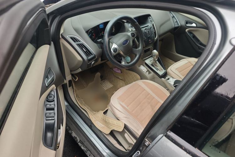 Used Ford Focus 2012 Sedan 1.6L Automatic Fashion Edition