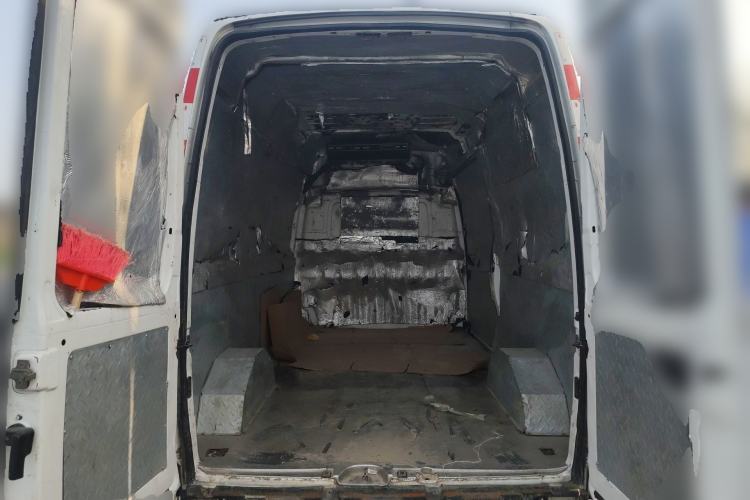 Used SAIC MAXUS Xintu V80 2021 2.0T Manual Classic City Delivery King Long Wheelbase High Roof 3 Seats
