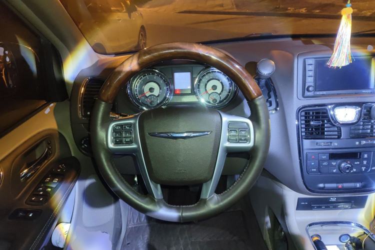 Used Chrysler Grand Voyager 2013 3.6L Luxury Edition
