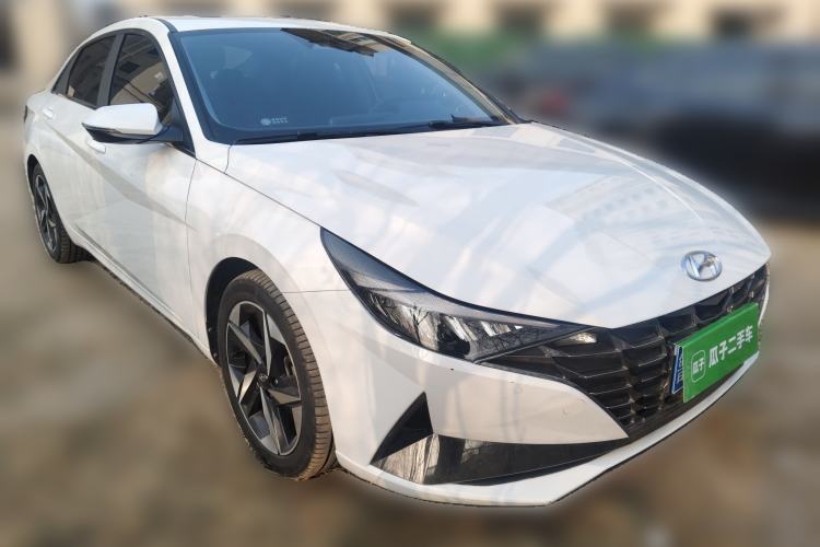 Used Hyundai Elantra 2021 1.5L CVT LUX Prestige Edition Front Right 45 Deg