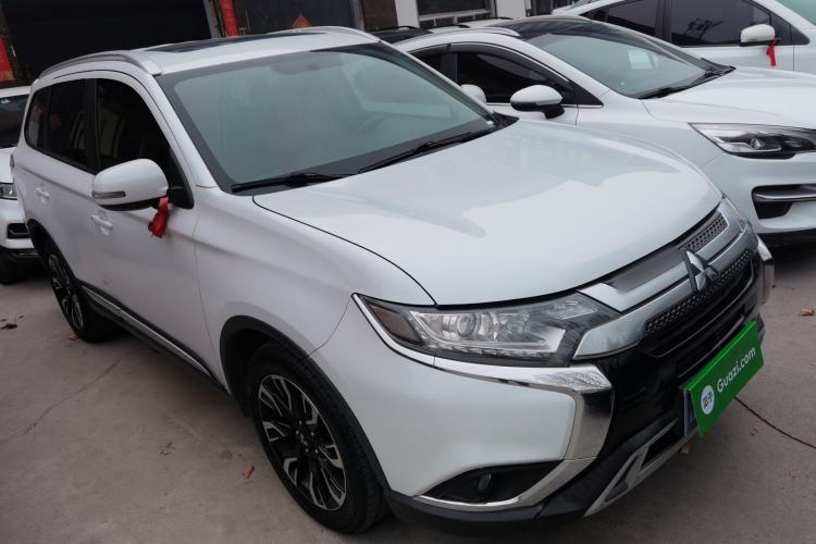 Used Mitsubishi Outlander 2019 2.0L Two-Wheel Drive Comfort Edition 7-Seater China VI Standard
