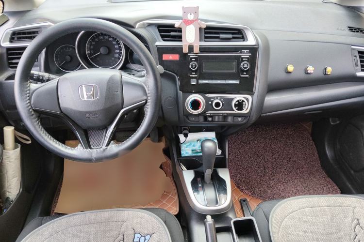 Used Honda Fit 2016 1.5L SES CVT Fashion Sunroof Edition Center Console