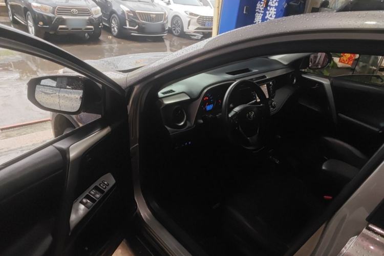 Used Toyota RAV4 2016 2.0L CVT Two-Wheel Drive Fashion Edition China V Standard
