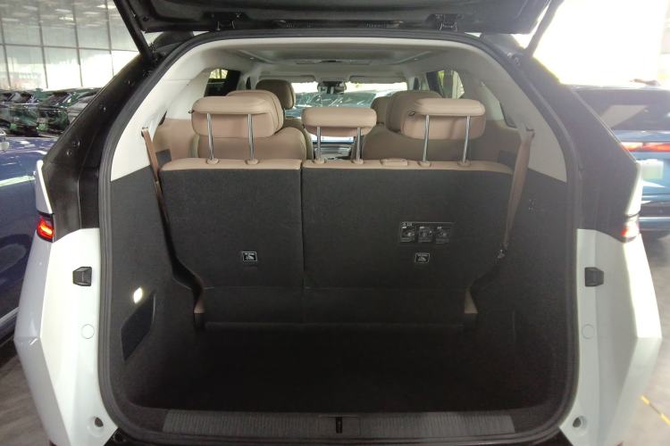 Used XPeng X9 2025 740 Ultra-Long Range Max Trunk