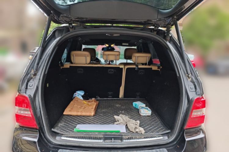 Used Mercedes-Benz M-Class 2010 ML 350 4MATIC Luxury Special Edition Trunk