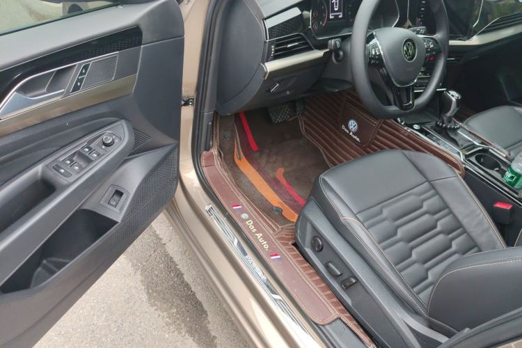 Used Volkswagen Passat 2020 Facelift 330TSI Elite Edition China VI Standard Driver Seat